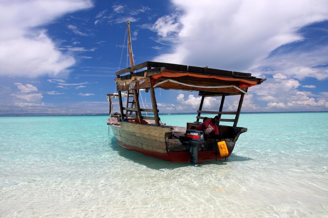 Отель Chapwani Private Island Grave Island Экстерьер фото